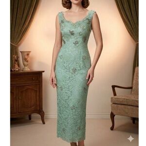 Elegant Lace Midi Dress in Seafoam Green